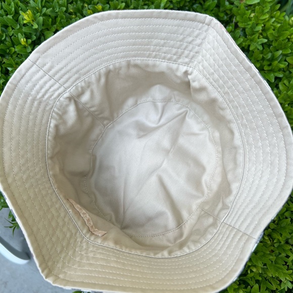 Burberry Unisex Bucket Hat - Picture 3 of 3